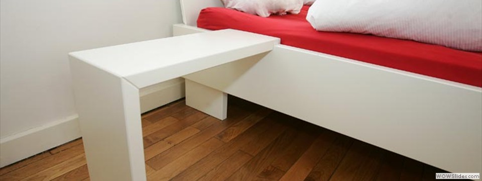 Bett incl. Beistelltisch und abnehmbarem Kopfte